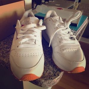 White classic Reebok